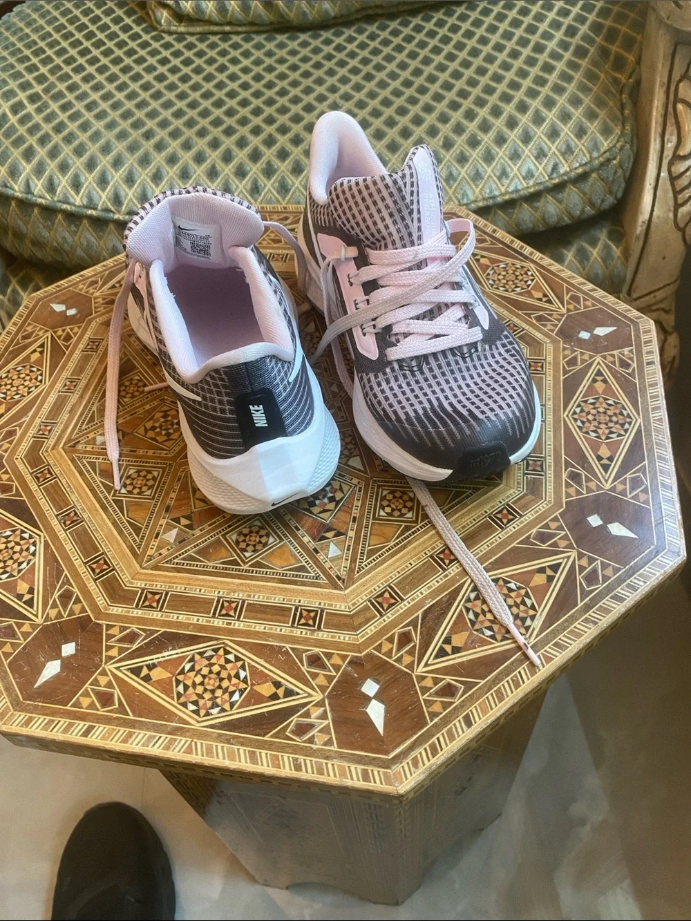 Nike Kids Sneakers in Black and Light Pink